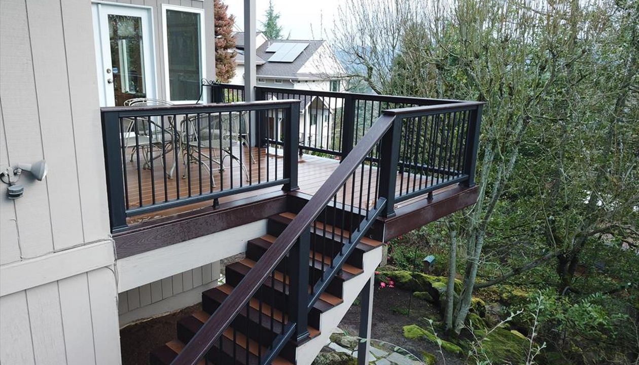 Trex Select Deck in Saddle and Woodland Brown.