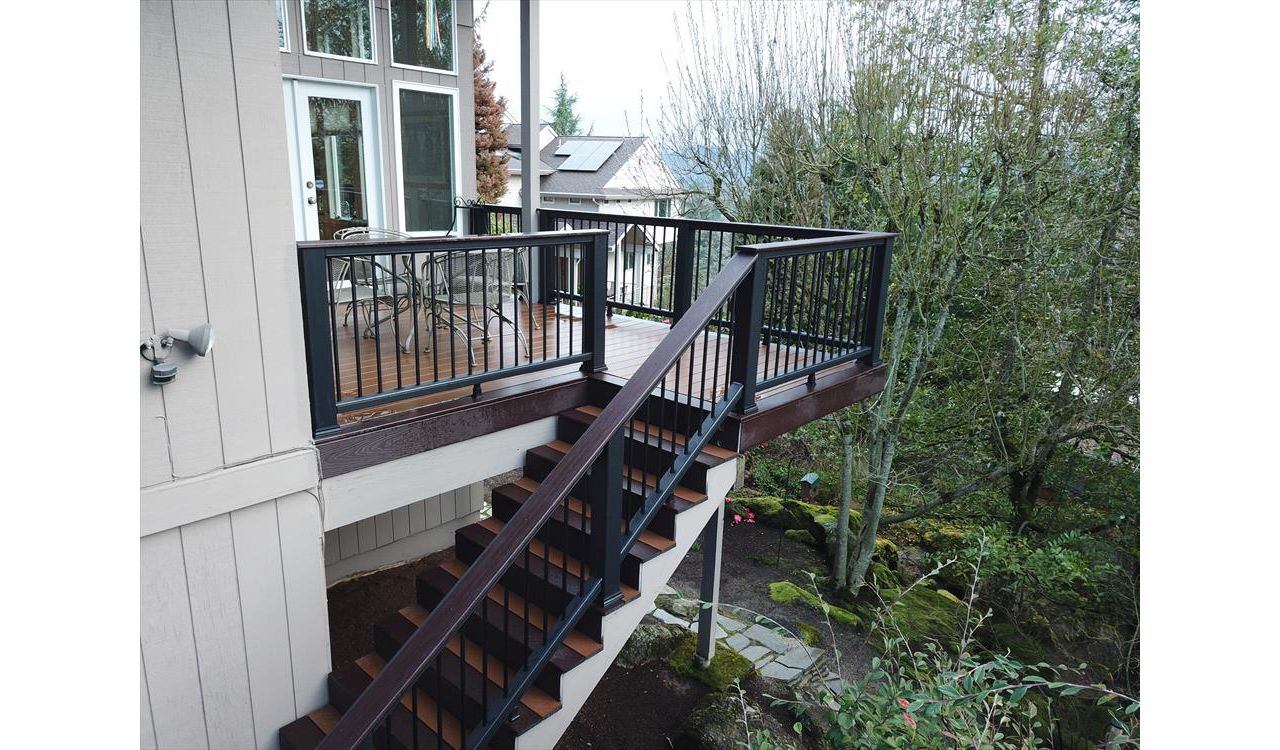 Trex Select Deck in Saddle and Woodland Brown.