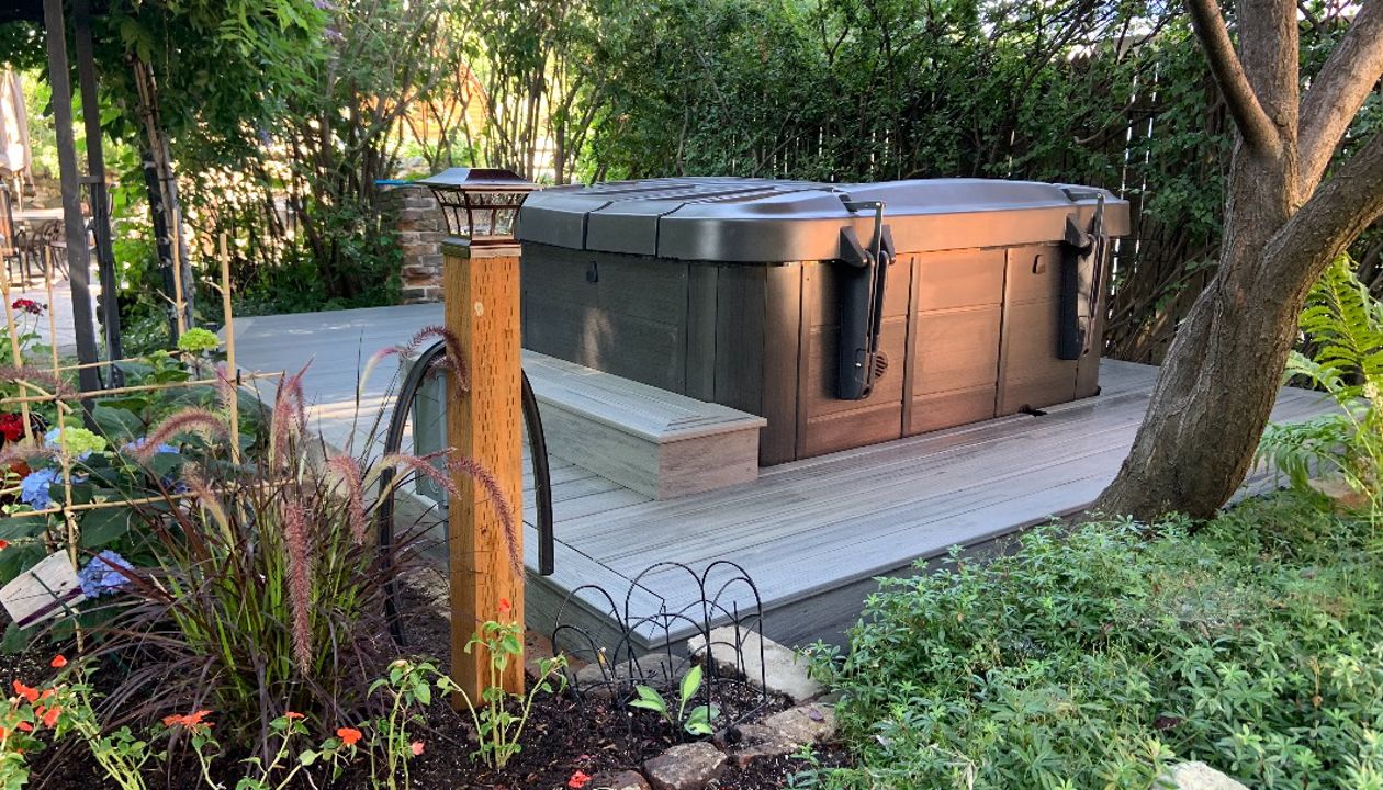 Grade Level with Hot Tub, Island Mist