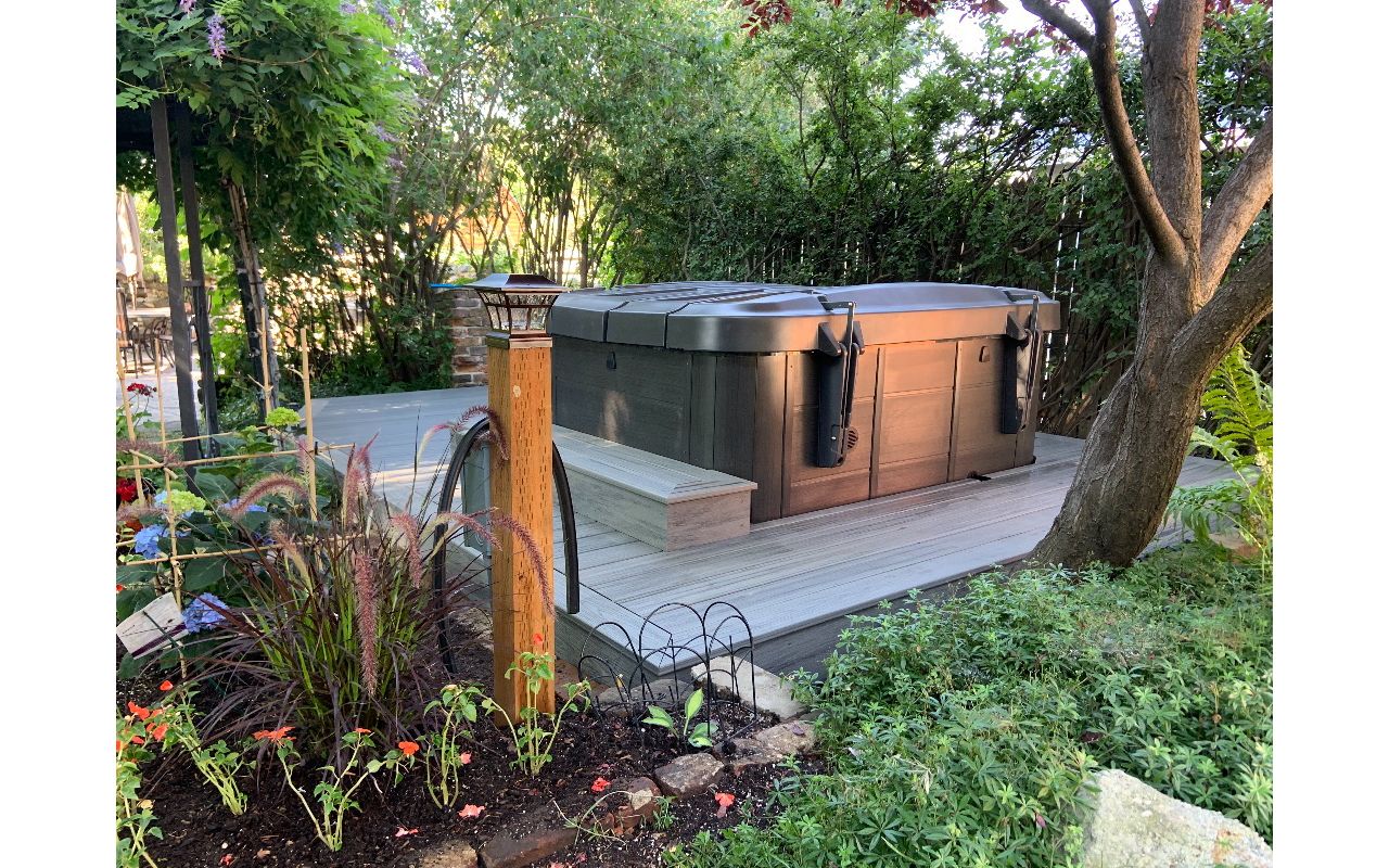 Grade Level with Hot Tub, Island Mist