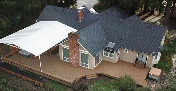 Trex Transcend Havana Gold Deck with Black Trex Signature Railing located in Beaverton, OR