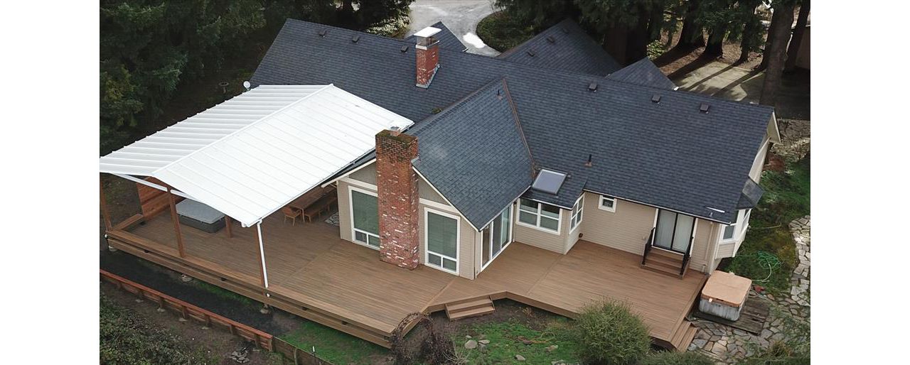 Trex Transcend Havana Gold Deck with Black Trex Signature Railing located in Beaverton, OR