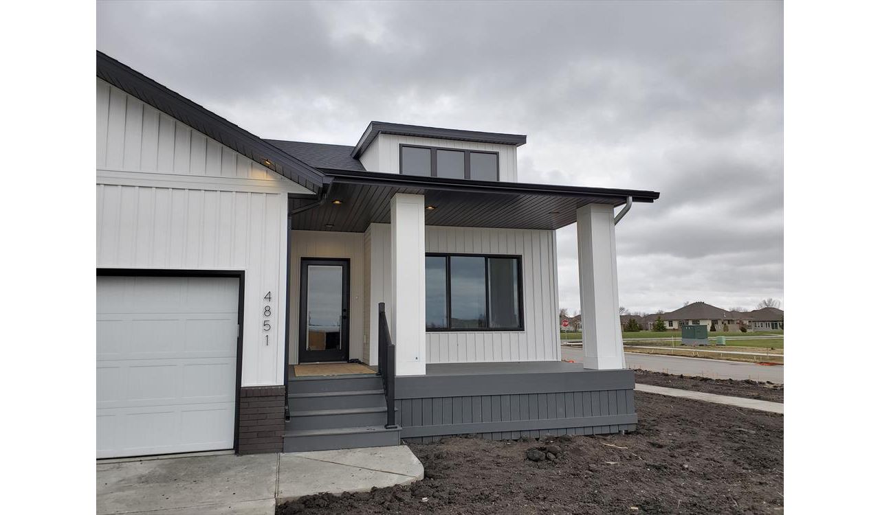 Build Right, Inc. Trex Select Front Porch in Fargo/Moorhead Area
