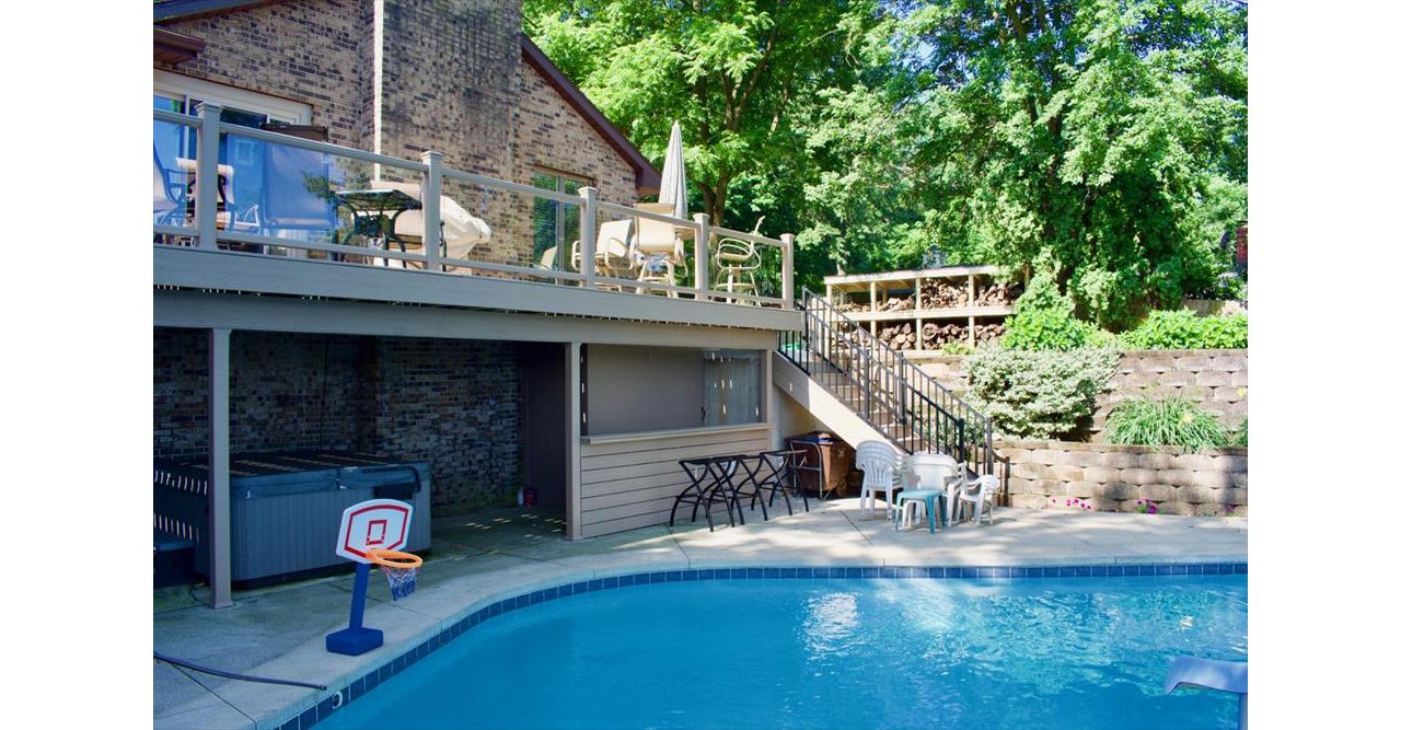 Pool Deck - N. IN.
