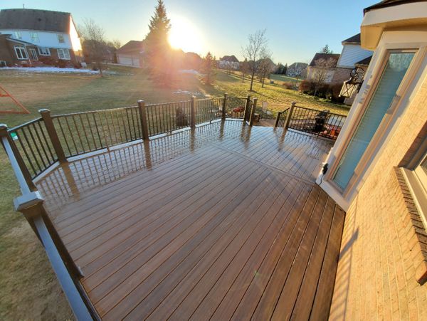 Canton, MI - Coastal bluff decking - Signature rail - Cap and riser lights