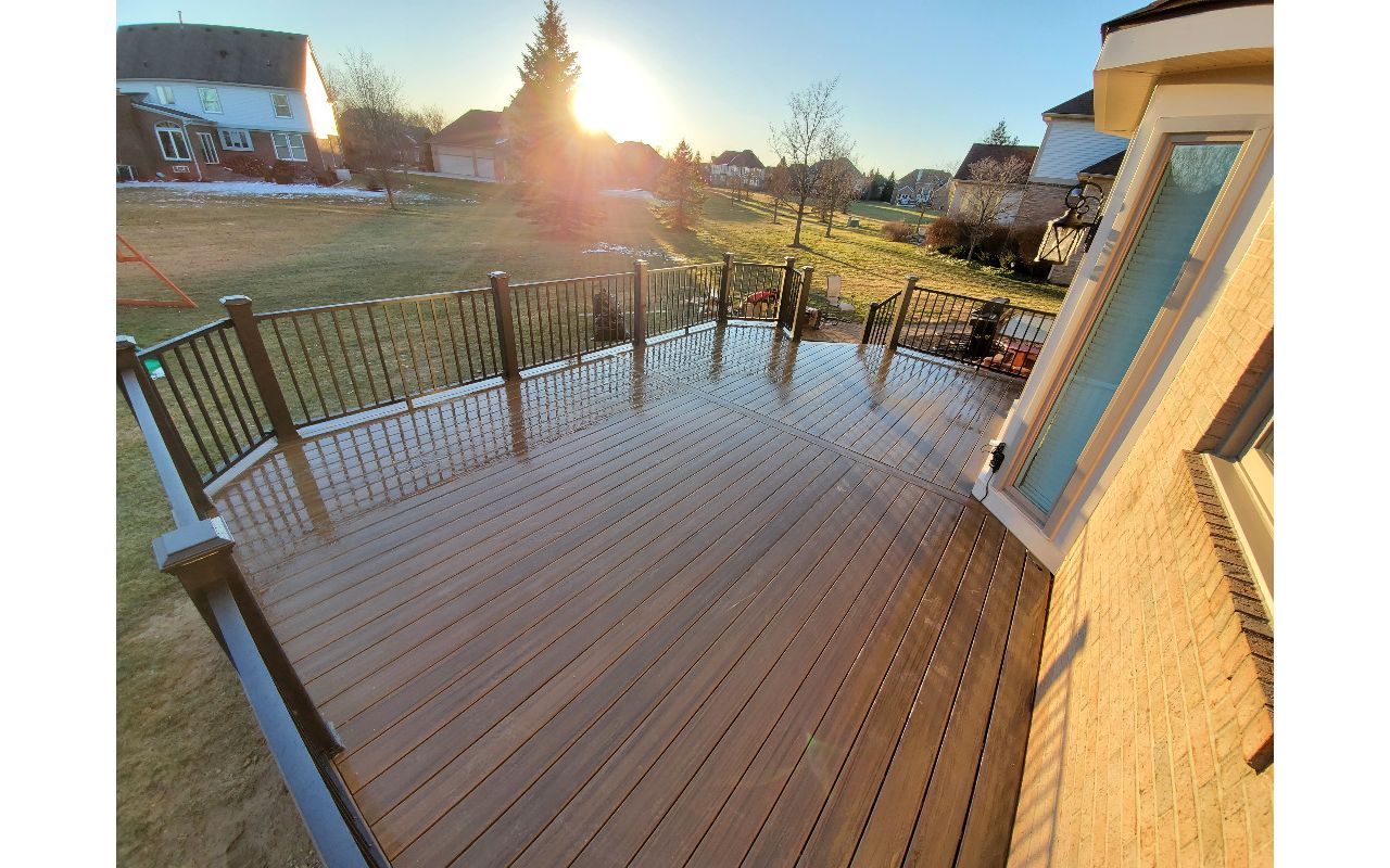 Canton, MI - Coastal bluff decking - Signature rail - Cap and riser lights