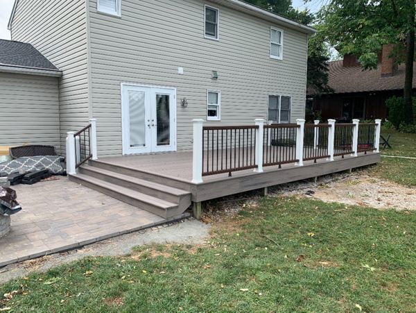 Trex Rock Harbor deck with Vintage Lantern railings
