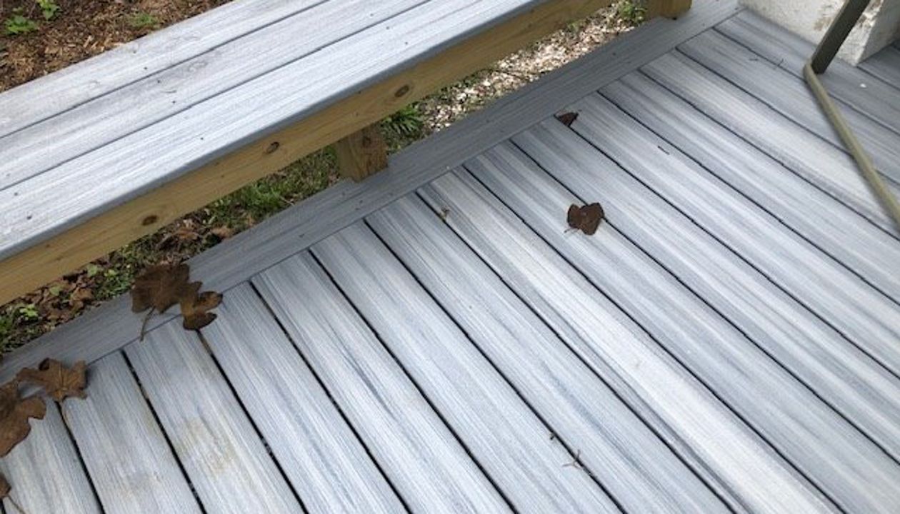 Trex Enhance Naturals Foggy Wharf with picture frame creates a wonderful finished look