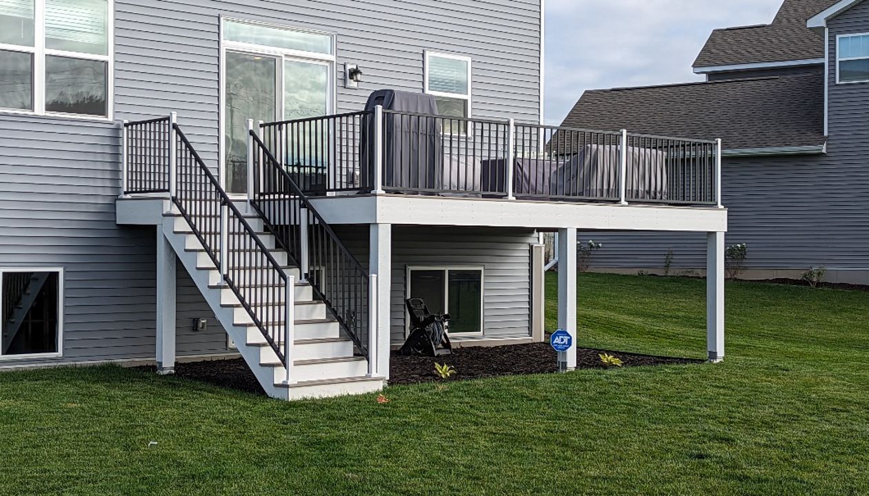 Trex Lineage Biscayne with Trex White Fascia and Riser