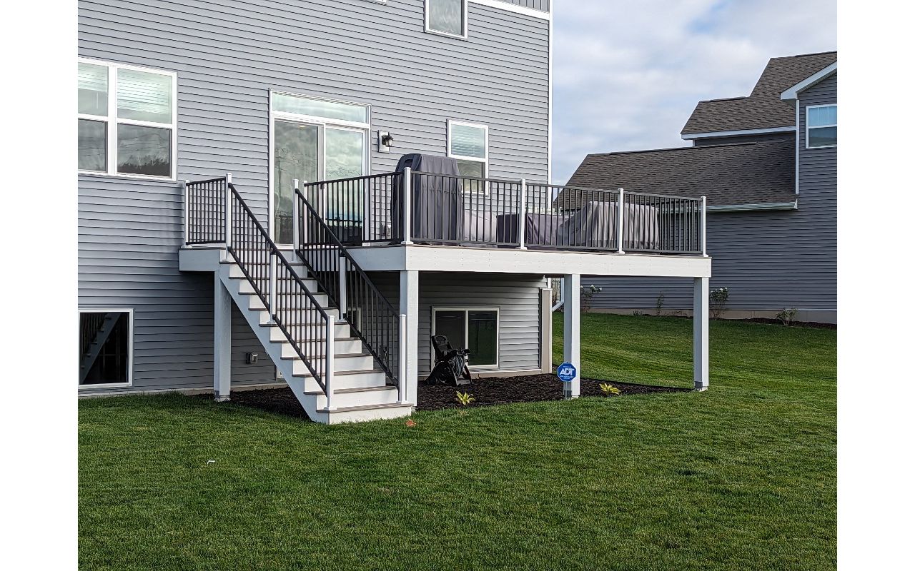 Trex Lineage Biscayne with Trex White Fascia and Riser
