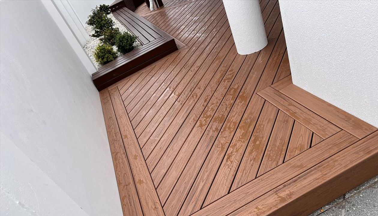 The beautiful Mona Lisa (TIKI TORCH)