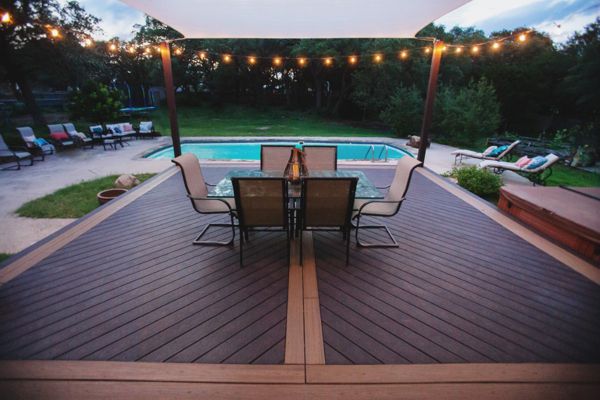 Trex Select Woodlawn Brown Chevron with Havana Gold Border