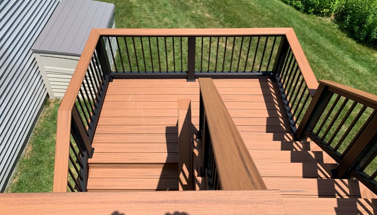 Wilbur Road Deck - Trex Tiki Torch with Trex Railings