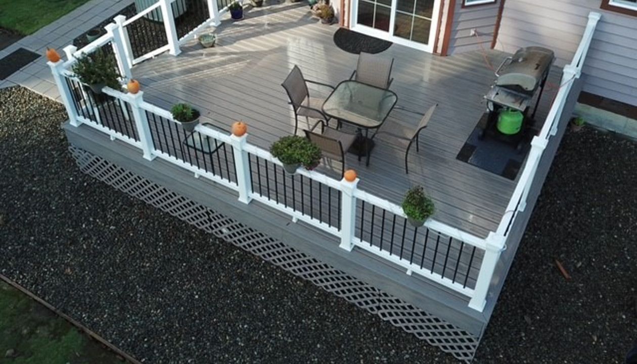 Trex Rocky Harbor deck with Trex Select Railing