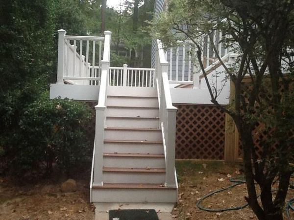 A nice set of stairs leads to the deck of your dreams!