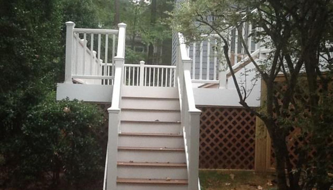 A nice set of stairs leads to the deck of your dreams!