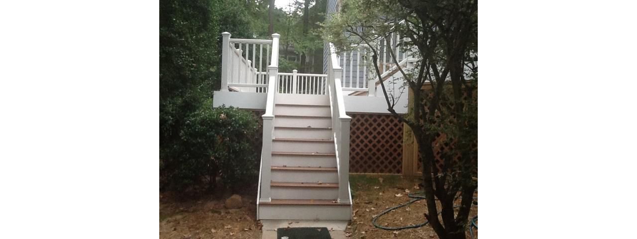 A nice set of stairs leads to the deck of your dreams!