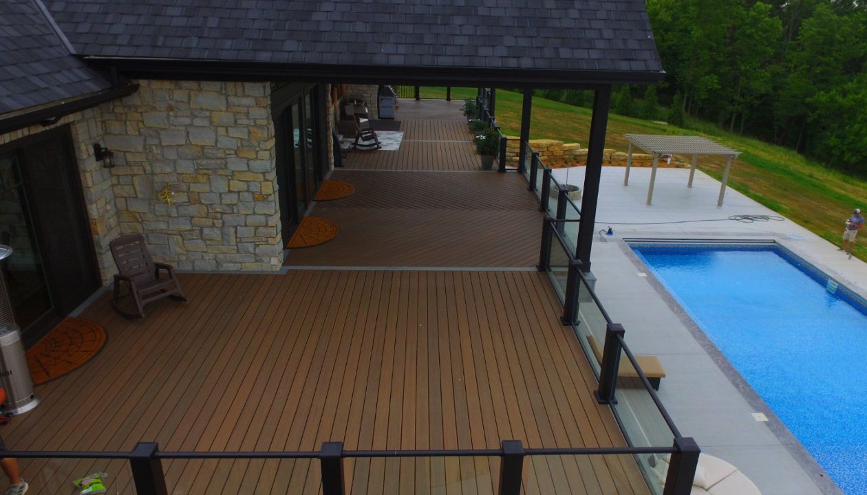 1700 sqft Trex Enhanced Naturals Coastal Bluff with Foggy Warf Picture Frame