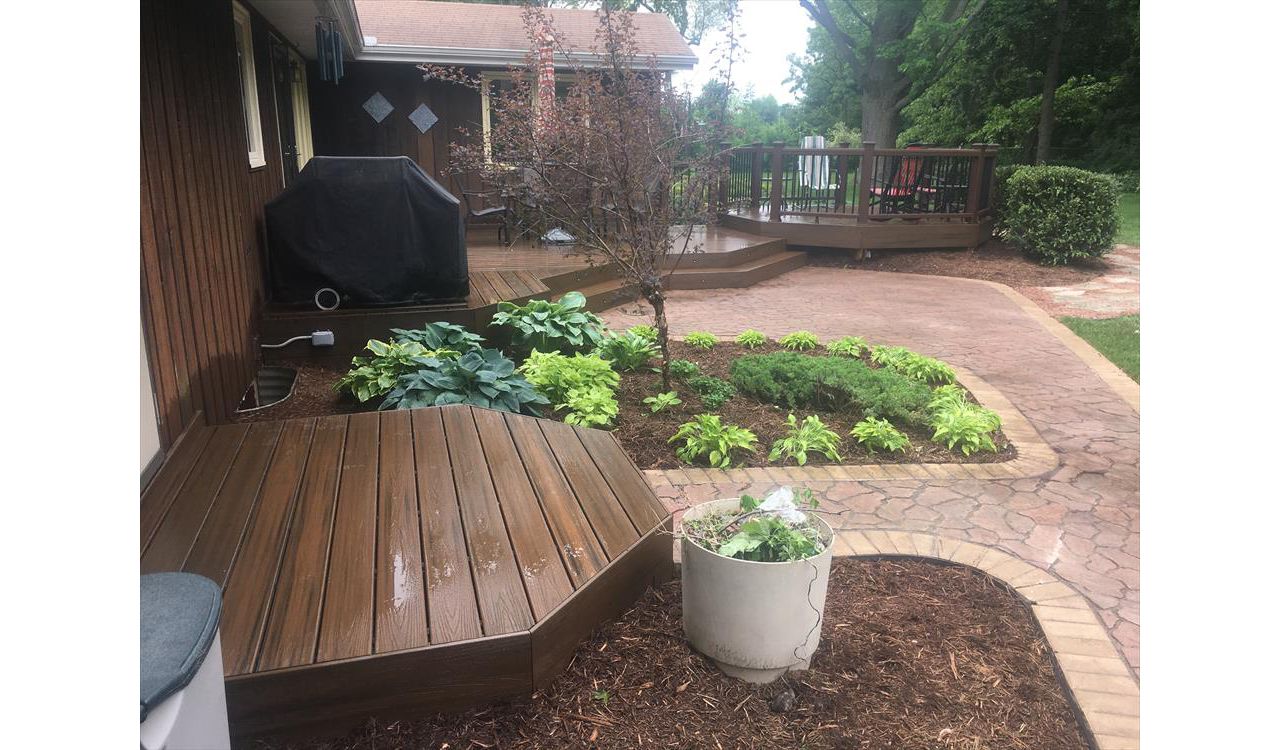 TREX TRANSCEND DECKING (SPICED RUM)