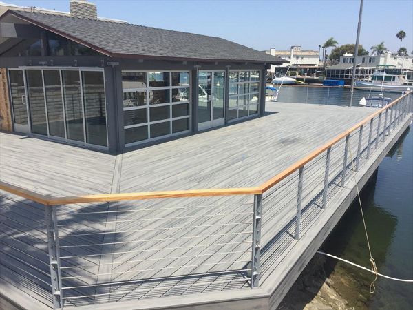 Yacht club Trex Island mist deck