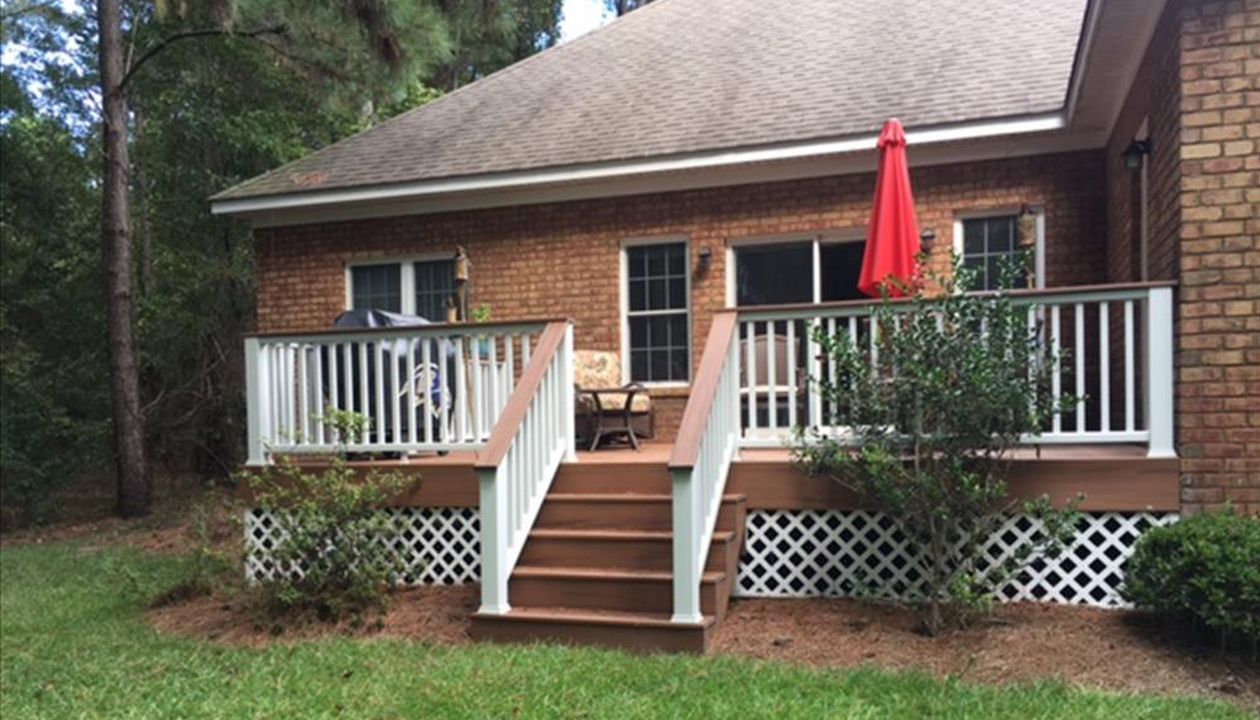 Trex Transcend Tiki Torch deck & Transcend Classic White railing in New Bern, NC.