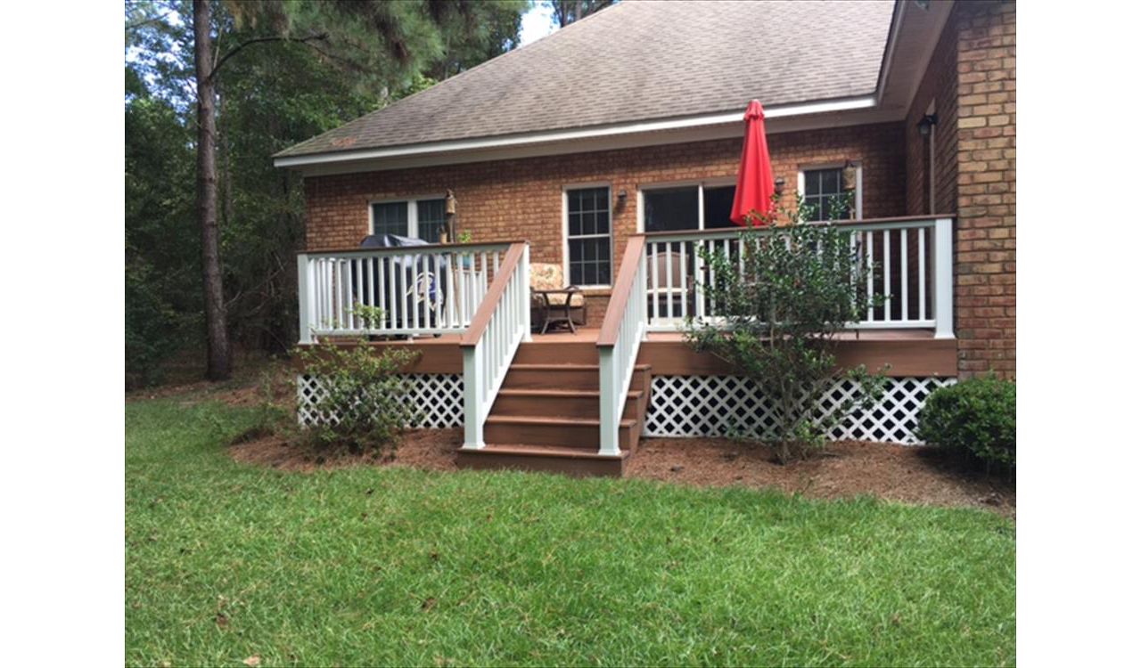 Trex Transcend Tiki Torch deck & Transcend Classic White railing in New Bern, NC.