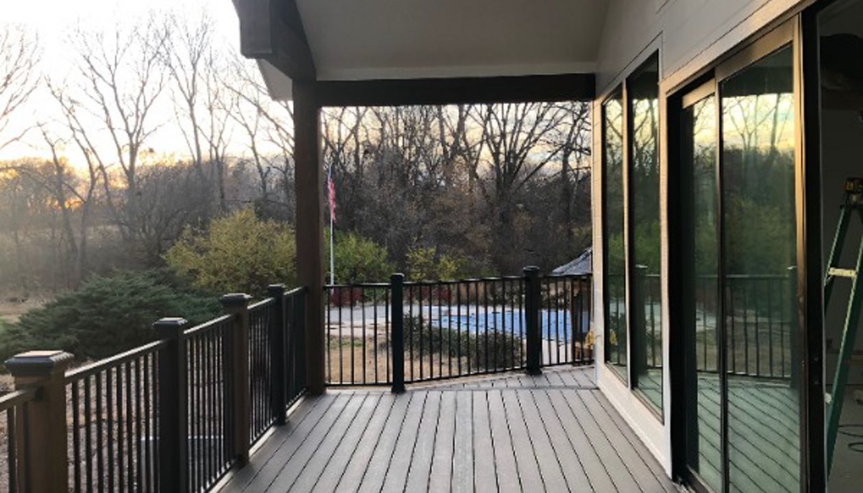 Trex Enhance Coastal Bluff Decking w/Trex Signature Railing