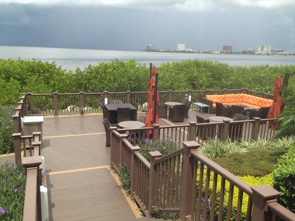 This restuarant wanted to expand their dining area and take advantage of this view. I think we nailed it!