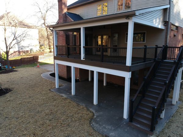 Covered Coastal Bluff deck with Black Transcend railing and Spiced Rum Cocktail rail top