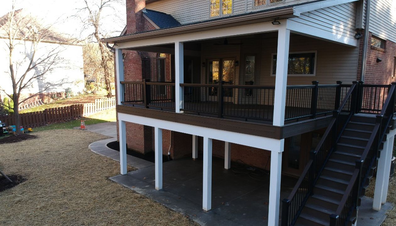 Covered Coastal Bluff deck with Black Transcend railing and Spiced Rum Cocktail rail top