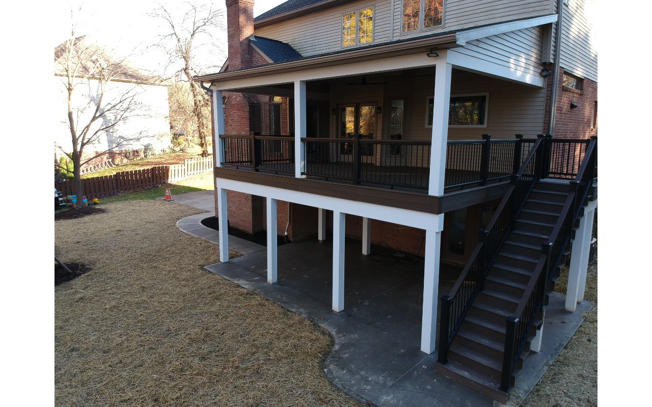 Covered Coastal Bluff deck with Black Transcend railing and Spiced Rum Cocktail rail top