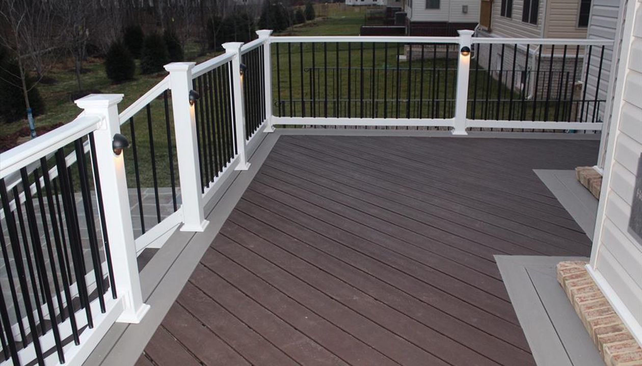 Trex Transcend Decking Vintage Lantern and Gravel Path