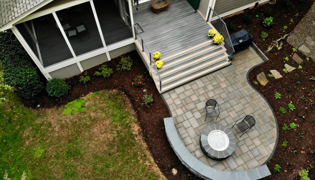 Transcend Gravel Path decking with Rope Swing border.