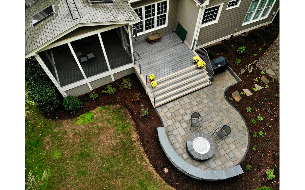 Transcend Gravel Path decking with Rope Swing border.