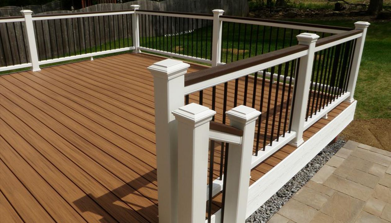 Trex Transcend Havana Gold Decking, White Transcend Railing