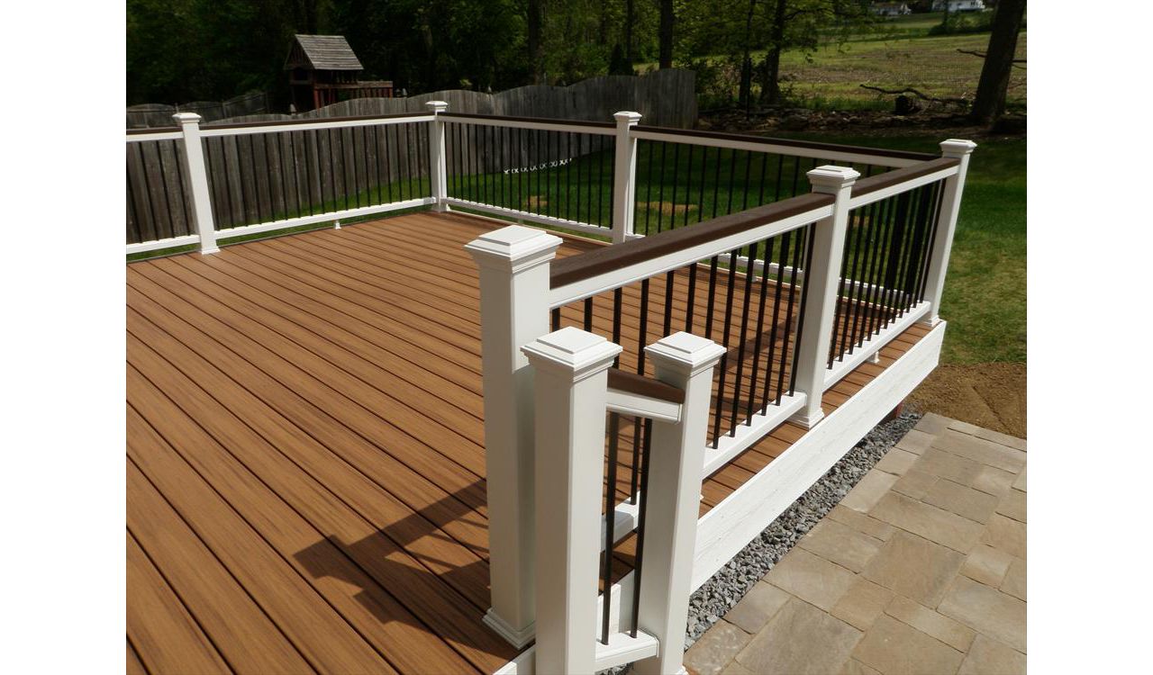 Trex Transcend Havana Gold Decking, White Transcend Railing