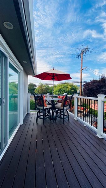 San Jose, Ca. Spiced Rum Trex Deck & Railings