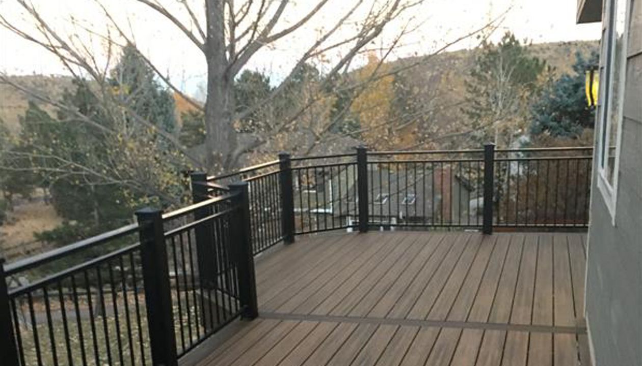 Havana Gold, spiced rum,  Elevation steel frame