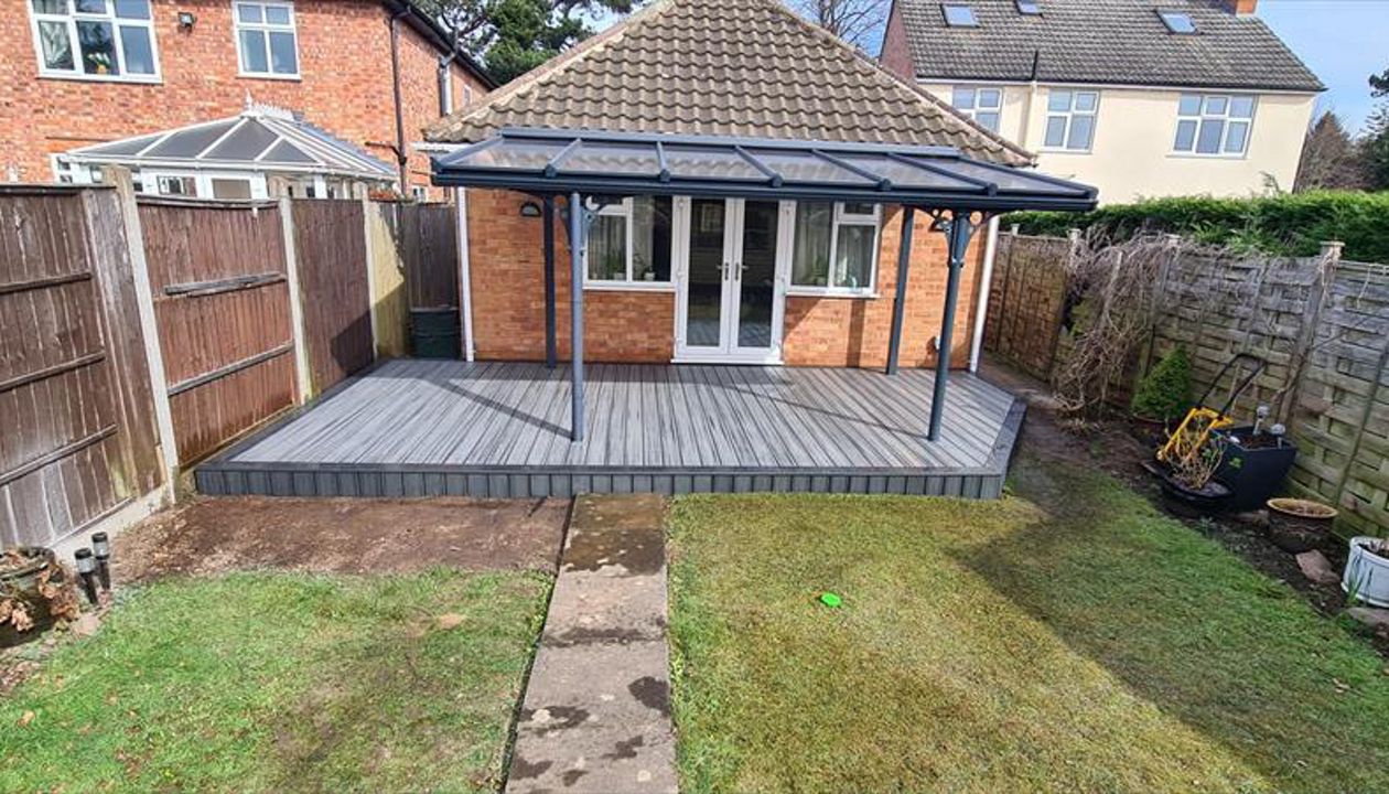 Trex Transcend Island Mist deck with Calm Water picture frame