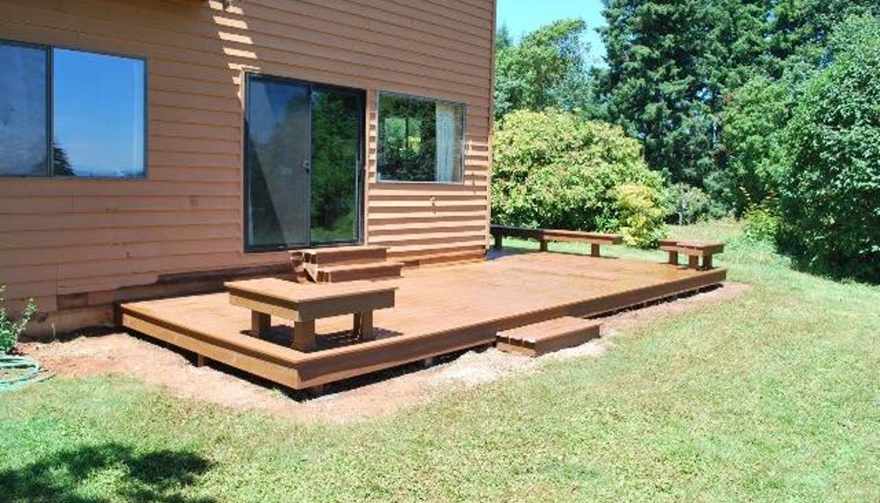 Trex Transcend Treehouse Decking w/ Benches