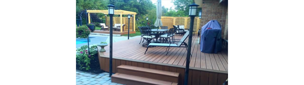 Medium size TREX deck made with Saddle and borders with Woodland Brown, built in:   Aurora, King City, Oak Ridges, Richmond Hill, Newmarket, Toronto, Mississauga, Mount Albert, Vaughan, Bradford, Stouffville
