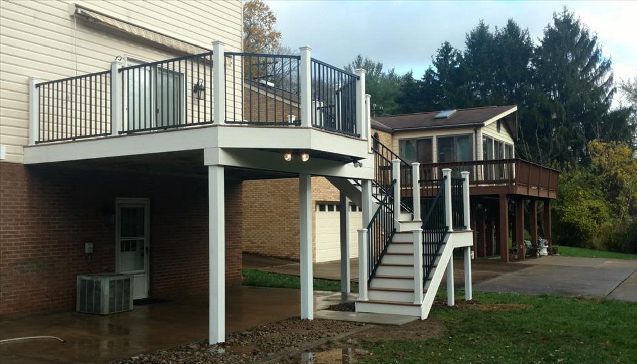 Signature Railing with White Posts &amp; Fascia