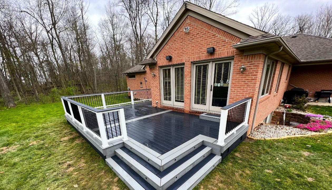 Winchester Grey with a border in Pebble Grey