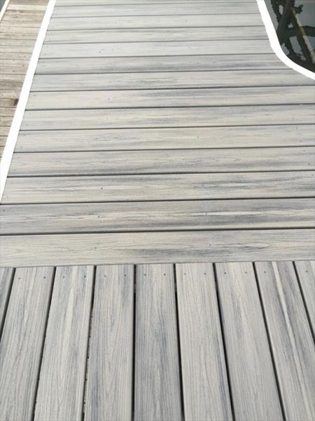 Trex Transcend Island Mist dock