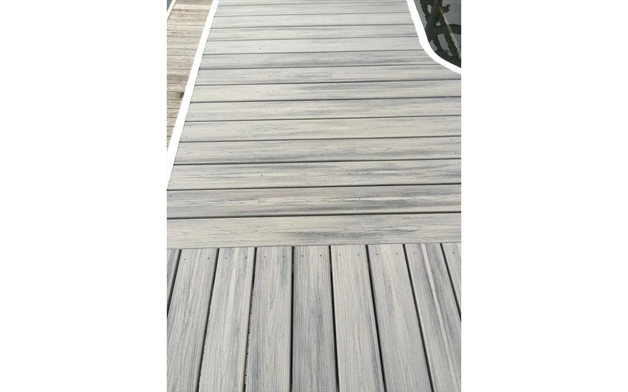 Trex Transcend Island Mist dock
