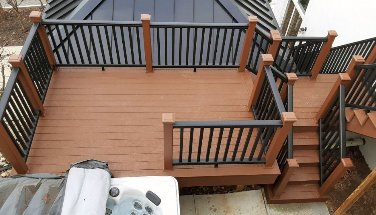 Trex Select Saddle and Transcend Railing