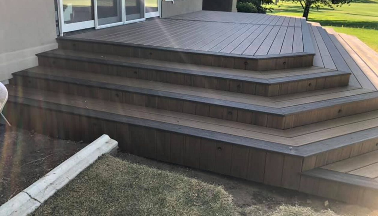 New build Havana Gold interior with Spiced Rum boarders and Trex lighting all the way around