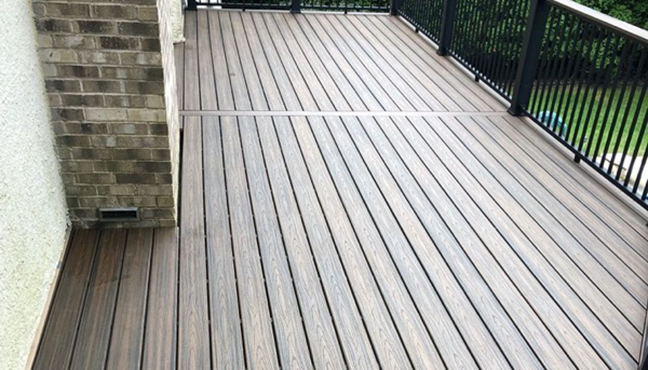 Trex/Transcend/Spiced Rum/Composite Decking with Trex/Signature/Aluminum Rail (black) between Trex Composite Post Sleeves (black) with Trex/Transcend/Spiced Rum/Cocktail Rail