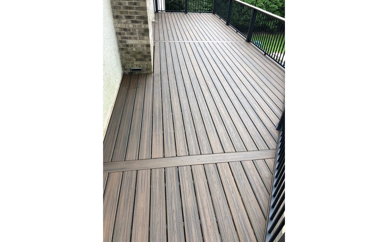 Trex/Transcend/Spiced Rum/Composite Decking with Trex/Signature/Aluminum Rail (black) between Trex Composite Post Sleeves (black) with Trex/Transcend/Spiced Rum/Cocktail Rail