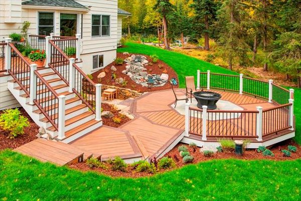 Two-toned Trex deck with many customer features, Treeline